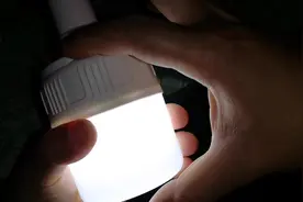 一元购的这个电灯泡，充一次电能用600个小时，你信吗？视频封面