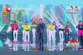 2020东方春晚，邓超搞笑演唱《老婆我错了》，家庭地位一目了然