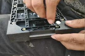 这个是你们要看的LED拼接大屏安装的比较详细的过程！