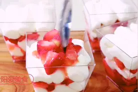 简单版草莓杯提拉米苏，自己做的无添加更放心，孩子最喜欢吃了视频封面