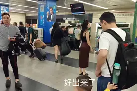 体验广州地铁广州火车站，上绿皮火车终点站深圳西站视频封面