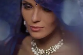 神秘的阿拉伯美女，平时蒙层面纱,解下却是另一番风情视频封面