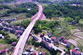 实拍四川广安绕城高速，华蓥永兴段正进行路面硬化，预计年底通车视频封面