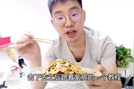 莲藕一焯水就发黑？教你酒店常用的技巧，藕片晶莹剔透，还更爽脆视频封面