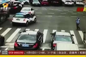 深圳：外卖怎么还没到？别急，你的外卖小哥在路上当“交警”