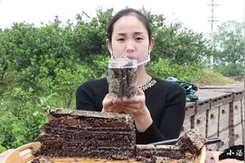 这就是传说中的黑蜂蜜，带蜂窝一起的，你吃过吗？视频封面