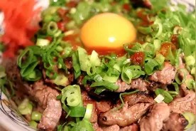 日本最火的家庭牛肉饭烹饪方法视频封面