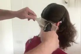 美女去理发店挑战新发型，剪了一个bob发型，好看又显气质