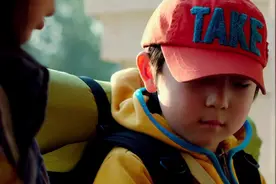 愤怒的小孩：孩子丢了，爸爸的回答也是搞笑了，手势传密码真牛！视频封面