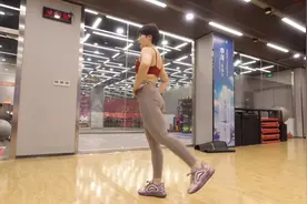 坚持了20天的“后抬腿”，紧致臀部肌肉，翘臀又瘦腿