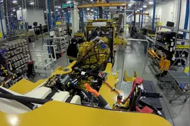 美国佐治亚州雅典市的卡特彼勒工厂，生产的小型挖机等确实精致