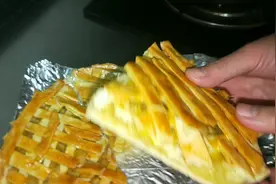 苹果派搭配香菜蘸酱，简单的晚餐却吃出了舌尖上的美味，超赞！视频封面