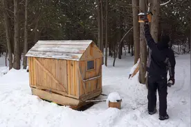 老外到大雪地露营，防疫招数够厉害，冷的哆嗦但是还挺有趣！视频封面