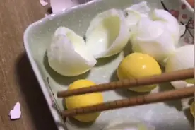 冷冻后的鸡蛋这么Q弹，小朋友乐坏了，你们要不要试试