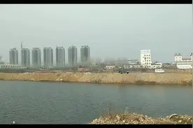 商水未来湿地公园的窑坑，聚集几十钓鱼人！疫情防控这样可以吗？视频封面