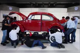 美国大众工厂为1966年的甲壳虫翻新，跑了56万公里，这才是真翻新视频封面