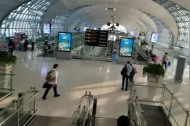 泰国素万那普国际机场，乘国际航班凌晨到达中国。视频封面