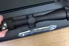 美国“军用瞄准镜实拍；价值过千美金，瞄准器太精致了！”视频封面