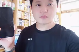 去手机店修华为手机，换屏+后盖，花了150元心里美滋滋的好了！视频封面