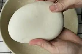 面团总是揉不光滑？你只需要掌握一个窍门，做馒头包子烙饼都适用