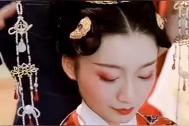 「凤冠霞帔」明制婚礼，头戴2万元的婚服汉服发饰到底什么样子视频封面