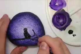 路边随便捡了几块石头，回家后让孩子手绘一个暗夜精灵猫，好看视频封面