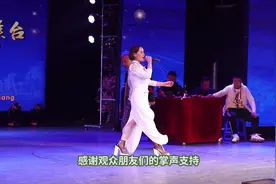 四平青年盖中盖：开始不正经了！二人转的女演员都长得一样？