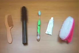 清洗梳子的小妙招，家里的梳子肮脏了，不妨用这个方法吧！视频封面