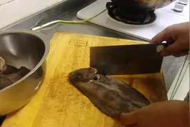 两条鲽鱼11元，这样简单一做，比大饭店做的香一顿两条不够吃视频封面