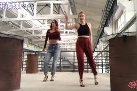速度太快了！欧洲女孩跳“甩手舞”，网友：看得眼花缭乱视频封面