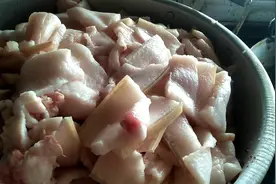 燕子怀孕7个月，婆婆就开始把猪油准备好做月子吃，搞了一大罐