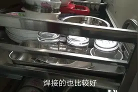 拉篮在厨柜里占着很重要的位子