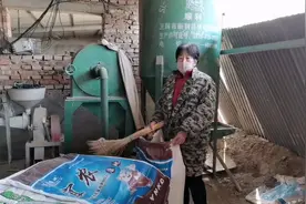 分享多年养猪猪饲料配比方法，15-200斤的猪饲料配方，节约成本视频封面