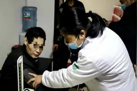 杭州：一男子沉迷小说无法自拔 8天没吃饭站也站不起来