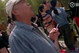 远古视频 卧槽大爷。这年轻人,这胆儿也太大了。视频封面