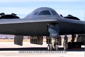 中国卫星立大功：南部海域拍下B2机库，美军“新航母”无处遁形！视频封面