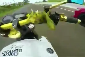 国外高速奥迪TTRS VS 1000CC XJC摩托，TTRS不愧是性能小怪兽