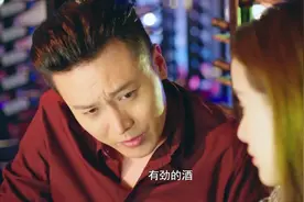 青春向前冲：美女喝闷酒被搭讪，看不上他却还跟回家，变得真快！图片