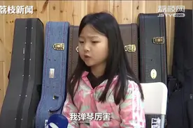 太可爱！6岁小女孩凭治愈系歌声走红 采访现场古灵精怪套路记者视频封面