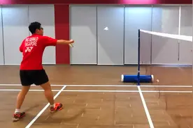 你必须知道的12个羽毛球基本技术！视频封面