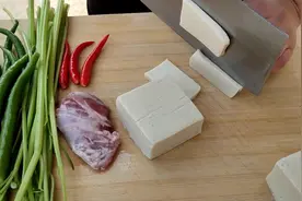 这才是小炒千叶豆腐的正确做法，香辣可口超下饭，看着就有食欲视频封面