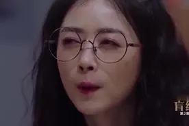 蒋欣美女内衣掉楼下阳台，谁料小伙正在约会，打扰了，贼逗！视频封面