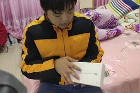 小伙花99块钱买了个小米电动牙刷，大家觉得值吗？视频封面