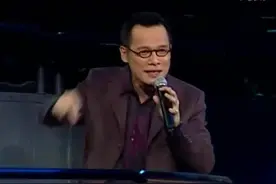 罗大佑现场封神之作，万人大合唱，开口就是回忆！视频封面