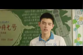 陈飞宇上课睡觉，被老师叫去罚站。视频封面