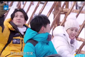 钟汉良佟丽娅郭麒麟坐麋鹿雪橇，幸福的像一家人视频封面
