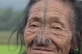 奇葩的习俗！这个部落女性要用木头塞住鼻子，原因让人哭笑不得视频封面