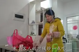 快过年了，春妹提前准备囤的菜放冰箱，买了74块钱的牛肉过年吃视频封面