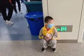 孩子早上恶心想吐，带医院检查一下看看怎么回事视频封面