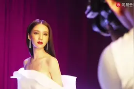 最美变性人 Yoshi，漂亮的脸蛋魔鬼的身材，让男人怀疑人生。视频封面